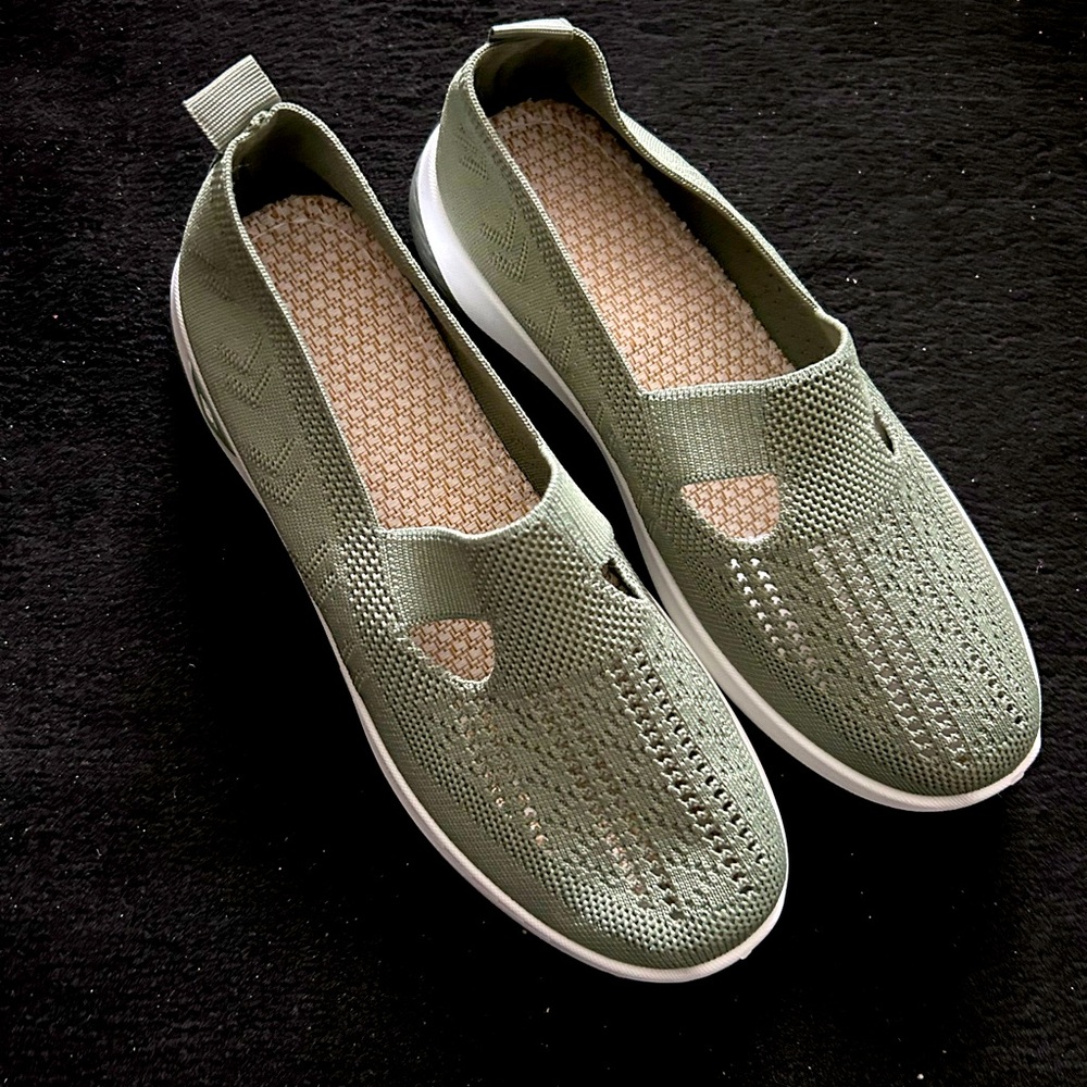BNWT Slip On Mesh Sneaker